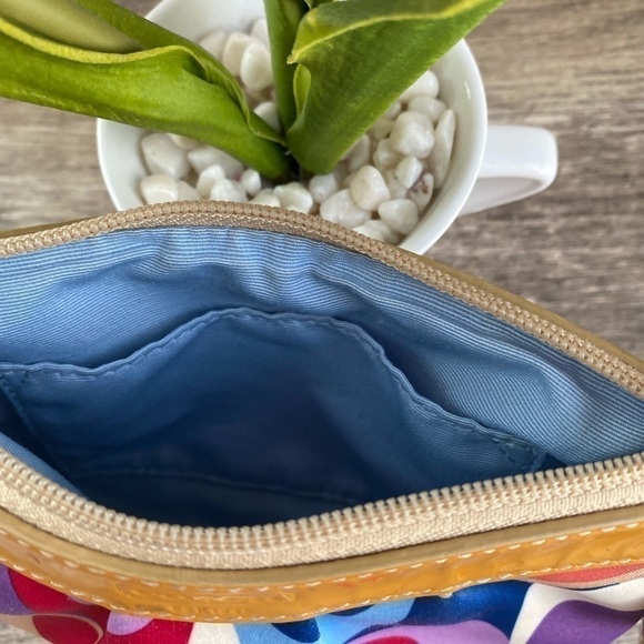 Women coach wristlet - Picture 10 of 12